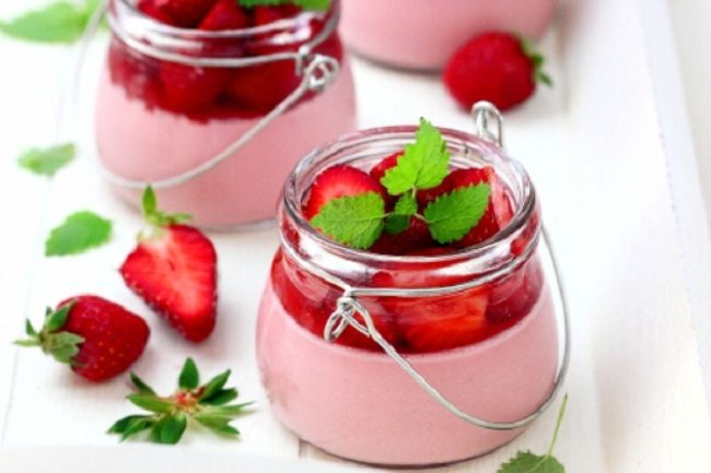 Вариант подачи панна-котты с клубникой (panna cotta con le fragole)