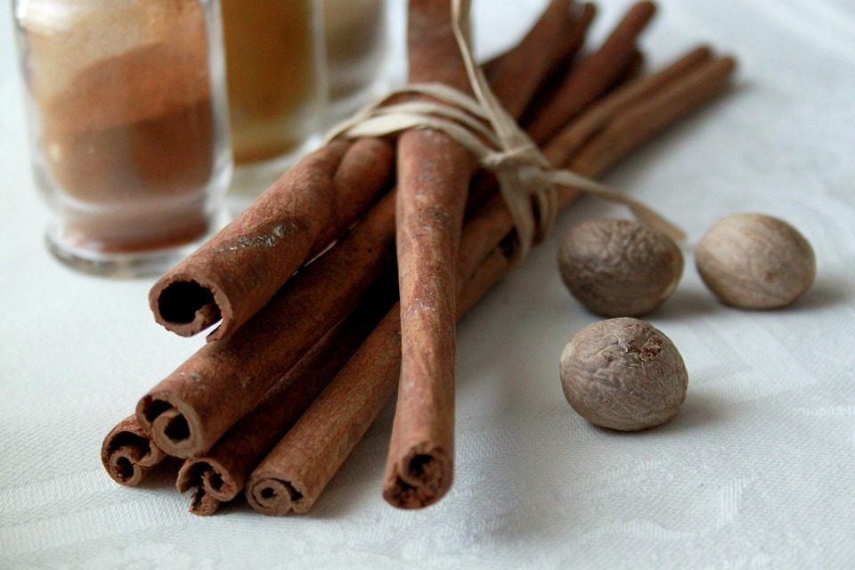 Корица и мускатный орех украсят новогодний глинтвейн