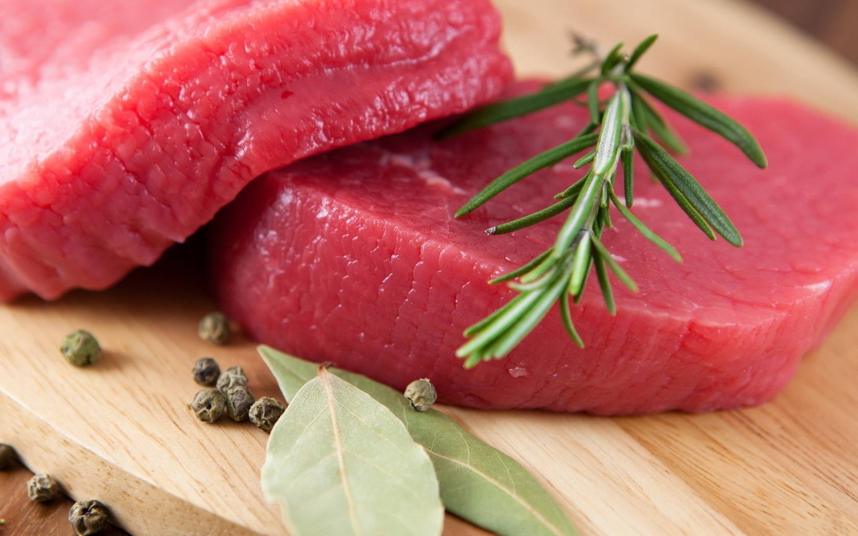 Πώς, πόσο και σε ποια θερμοκρασία αποθηκεύεται σωστά σε ένα απλό και καταψύκτη του χοιρινού κρέατος ψυγείου, του βοείου κρέατος;