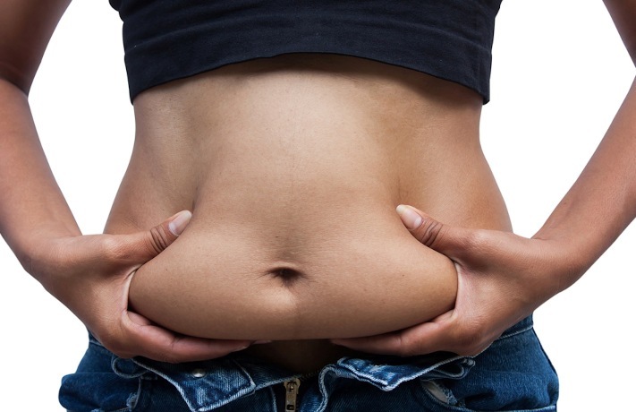 Desventaja en la apariencia de una mujer No. 10, que asusta a los hombres: grasa en la parte inferior del abdomen