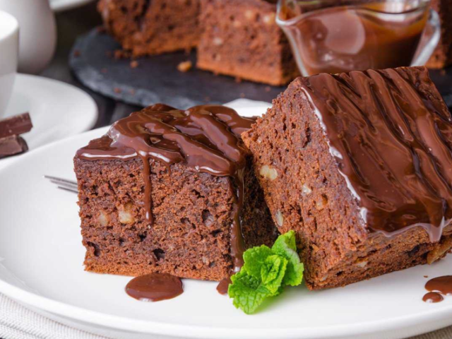 Σοκολάτα Brownie: Συνταγές για μαγείρεμα με σοκολάτα, πορτοκαλί γεύση, καρύδα, με κεράσι, κέικ brownie
