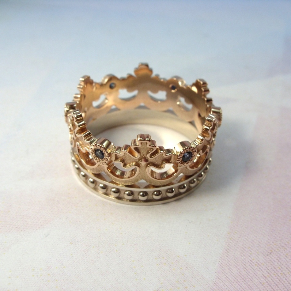 Златен пръстен на корон