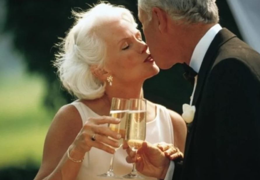 Γάμος μετά από 50 χρόνια - Αγγλικό και εκπληκτικό γεγονός