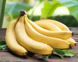 Calorías en el plátano y su efecto sobre la salud: beneficio, valor de la alimentación, índice glucémico, recetas