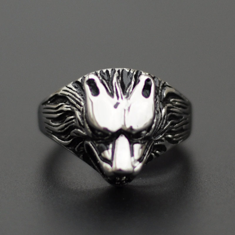 Мъжки сребърен пръстен под формата на вълк глава
