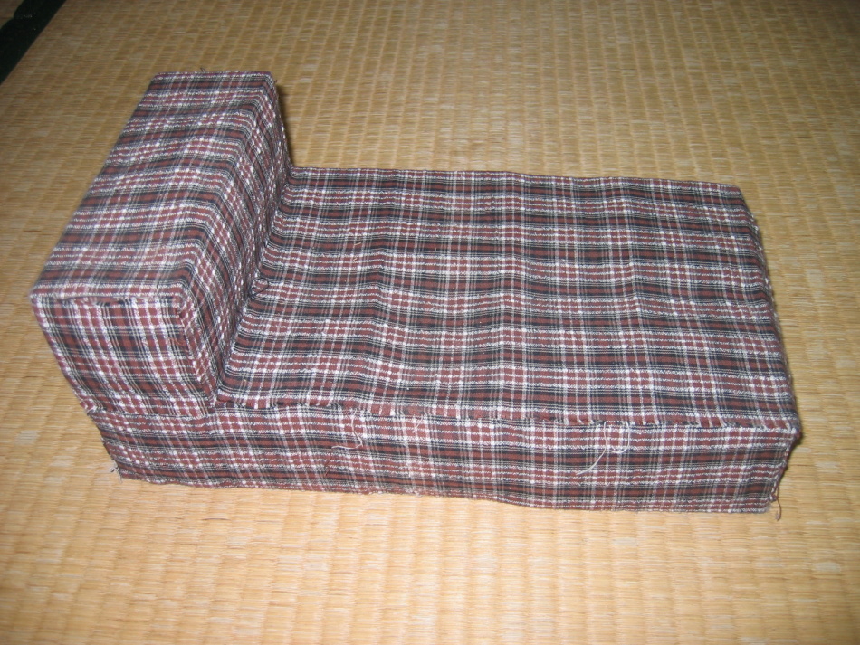 Кроватка для кукол с чехлом из ткани
