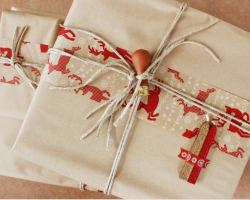 Как красиво и оригинально запаковать нестандартный подарок в подарочную бумагу: пошаговые инструкции, видео