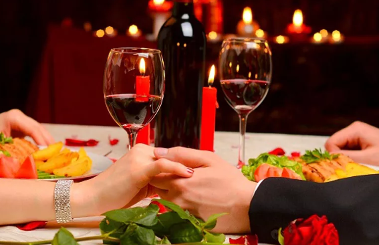 Para conocer a un esposo de trabajo, una cena romántica para sorprender
