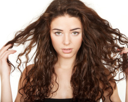 Restauración del cabello. Tratamiento del cabello desde el interior, curación del cabello, cuidado del cuero cabelludo
