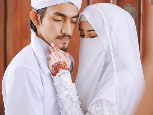 ¿Es posible besar en el Islam en los labios, antes de la boda: se consideran los besos antes del matrimonio de Zina, se permite conocer a una niña a Nizha?