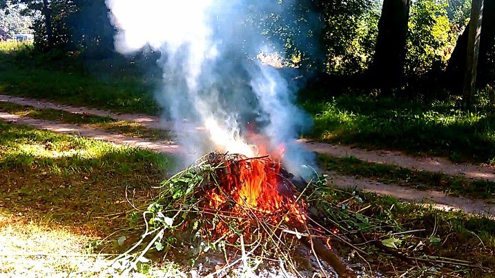 Конспирацията за увеличаване на реколтата се чете на дима на огъня