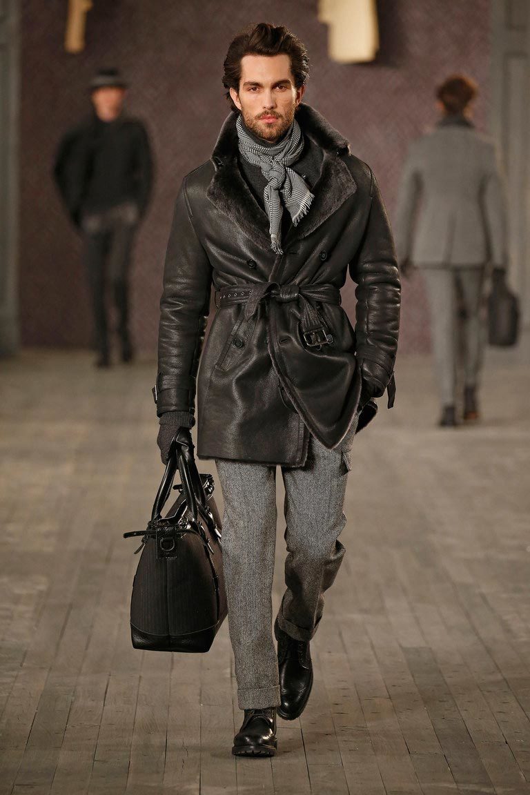 Стилна улична мода за зимата в якета надолу, зимни якета, палта от овча кожа, кожени палта, шапки от зимни ботуши, ботуши