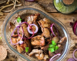 Ότι μπορείτε να μαγειρέψετε νόστιμο συκώτι κοτόπουλου για δείπνο για το δεύτερο: 14 βήμα -βήμα -συνταγές, συμβουλές, φωτογραφίες