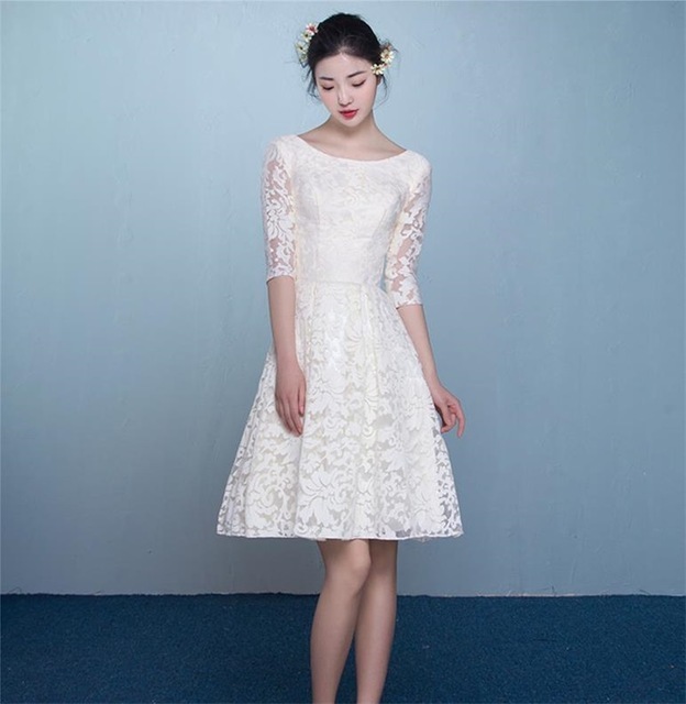 Φόρεμα με λευκή δαντέλα