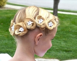 Arcos y peinados para niñas el 1 de septiembre con sus propias manos: ideas de hermosos peinados para una niña de chicas de primer grado y novia
