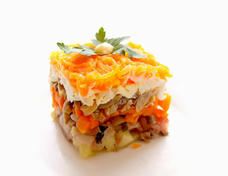 Праздничный салат «лисичка»: ингредиенты и пошаговый классический рецепт с курицей, корейской морковкой и грибами слоями по порядку