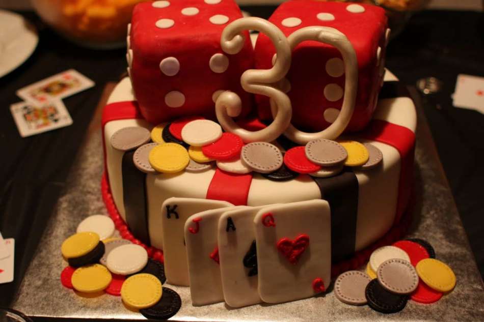 Уникална торта - шик подарък за рожден ден на човек