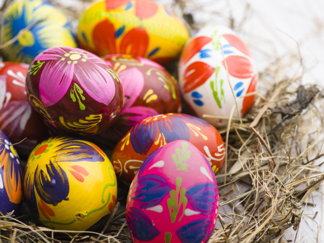 ¿Quién no puede pintar huevos en Pascua? ¿Puedo pintar huevos en Pascua en un año bisiesto? ¿Dónde colocar viejos huevos de Pascua de los íconos?
