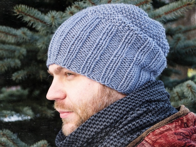Hombres de crochet y agujas de tejido: diagrama y descripción. ¿Cómo tejer un sombrero para hombres con agujas de tejer con una solapa, frijoles, ajedrez, orejas, una 