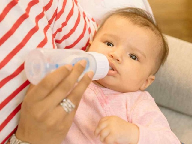 Каква е разликата между бебешкото мляко и обичайното?
