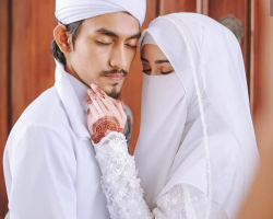 ¿Es posible besar en el Islam en los labios, antes de la boda: se consideran los besos antes del matrimonio de Zina, se permite conocer a una niña a Nizha?