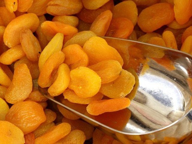 Польза и вред кураги для организма. Как правильно применять курагу?