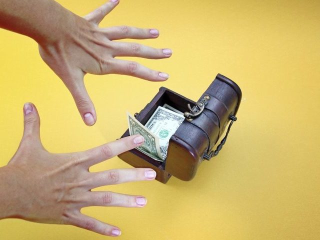 Привлечение денег в домашних условиях: заговоры, молитвы, денежные обряды и ритуалы, мантры, мудры, талисманы