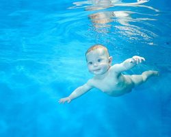 Естественные роды в воду. Польза и опасности родов в воду