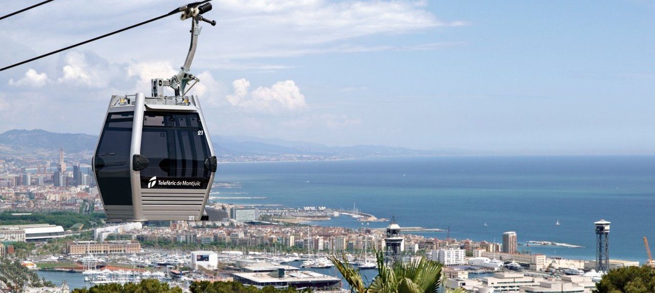 Фуникулер на гору монтжуик (telefèric de montjuïc), барселона, испания