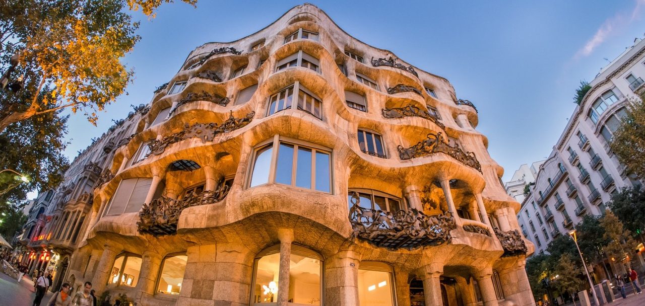 Дом мила (casa mila), барселона, испания