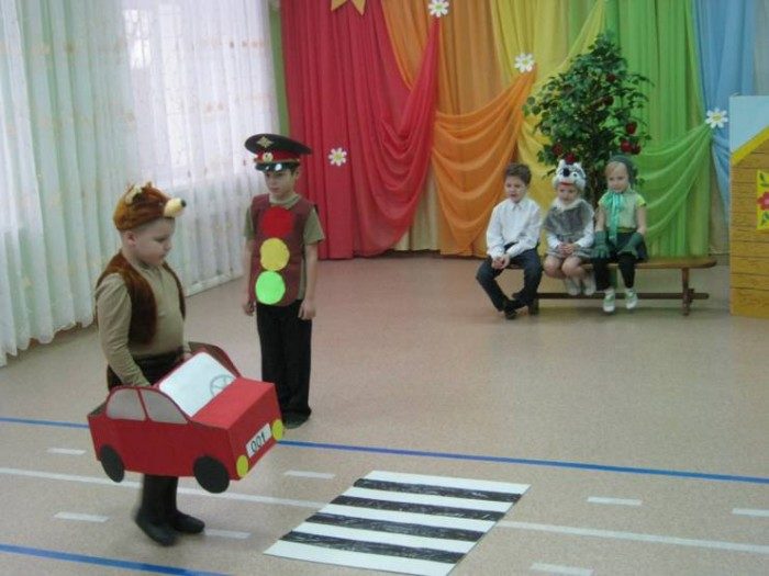 Игра в дорогу и светофор