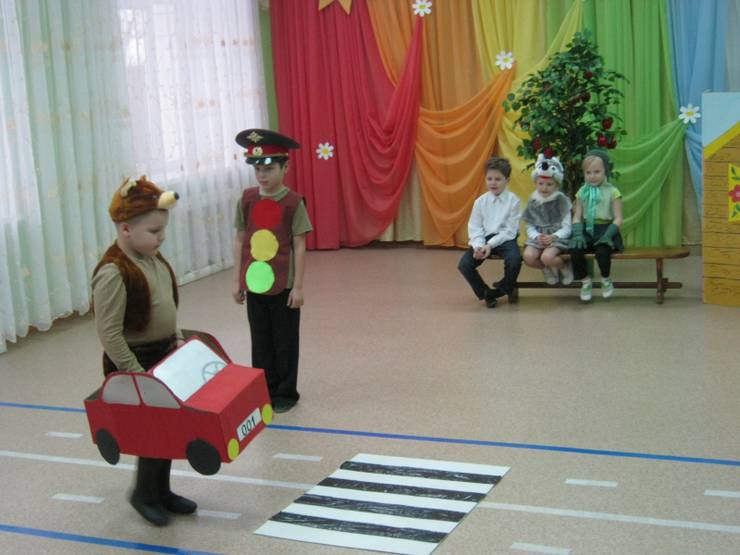 Игра в дорогу и светофор