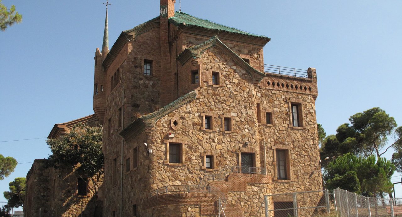 Колония гуэль (colónia güell)