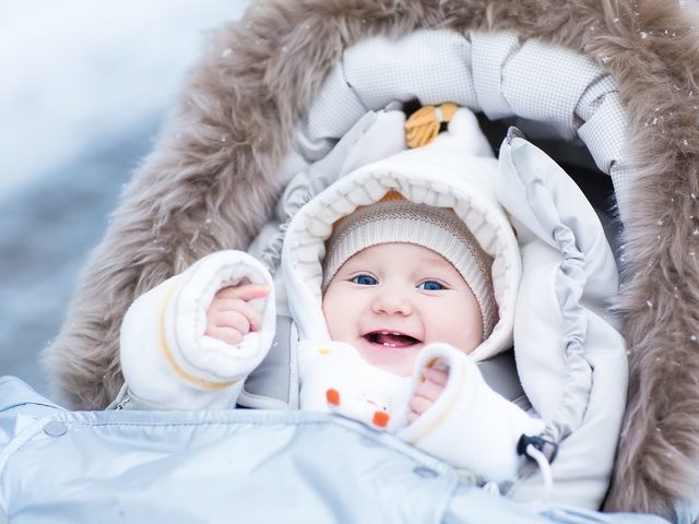 Как и сколько нужно гулять с новорожденным зимой, весной, летом и осенью? Правила прогулок с новорожденным