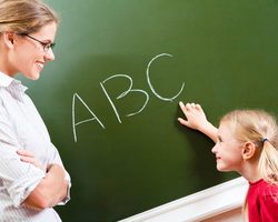 Как выбрать подарок преподавателю на день учителя? Что дарить классному руководителю на день учителя?