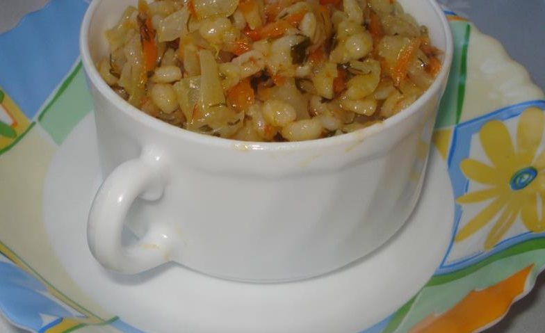 Тушеная капуста с перловкой в мультиварке