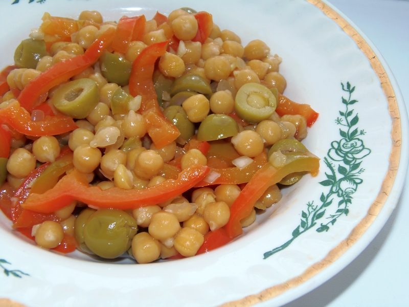 Нут с овощами