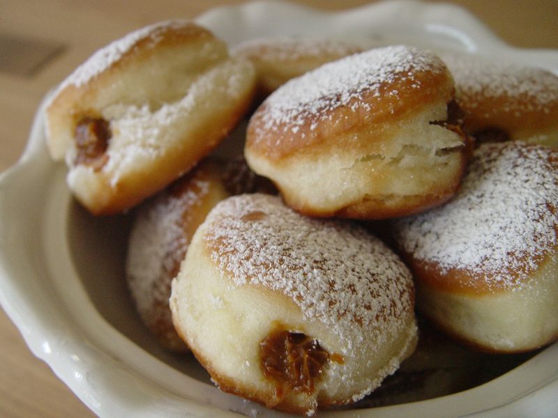 Пончик со сгущенкой