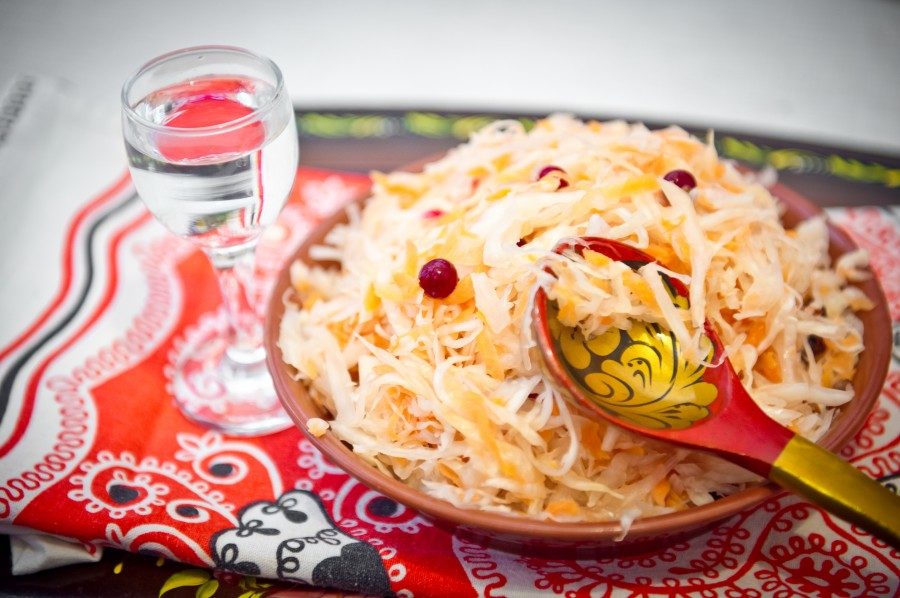 Квашеная капуста с клюквой