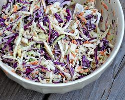 Вкусные и полезные рецепты капустных салатов. Как приготовить салат с капустой к праздничному столу?