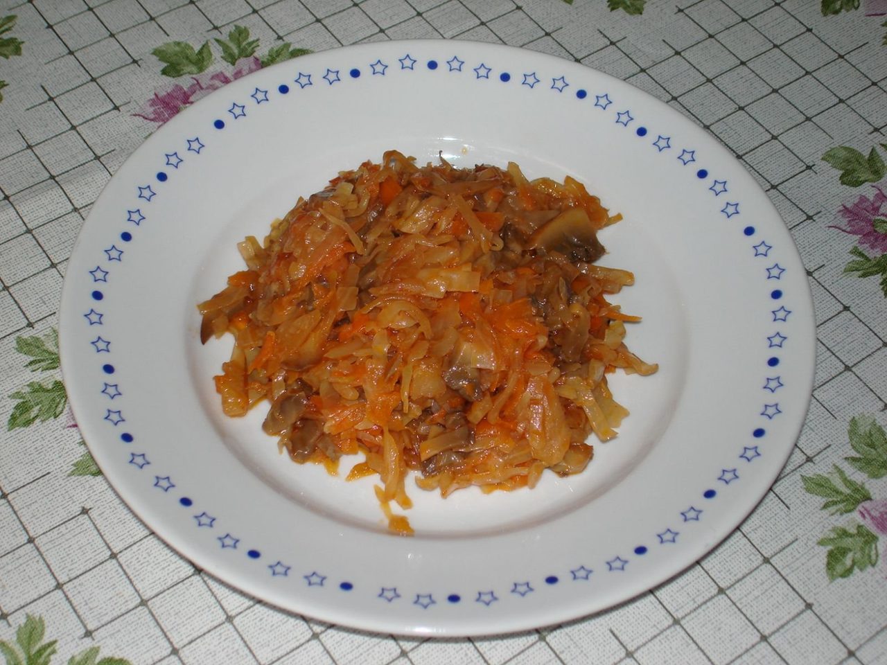 Тушеная капуста с грибами