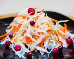 Самые знаменитые рецепты маринованной капусты. Как приготовить вкусную маринованную капусту?