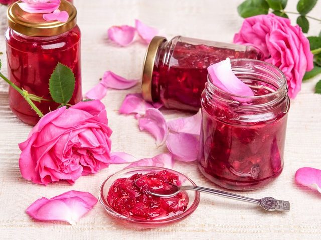 Ценнейшее масло розы: применение в косметологии. Какое масло розы самое полезное?