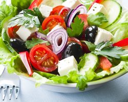 Как приготовить салат на скорую руку? Быстрые рецепты салатов