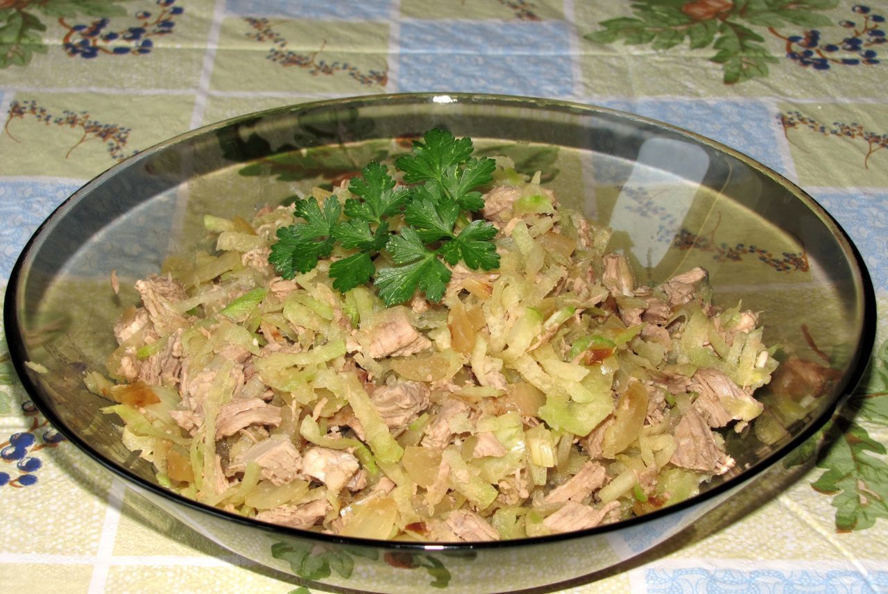 Салат-из-зеленой-редьки-с-говядиной