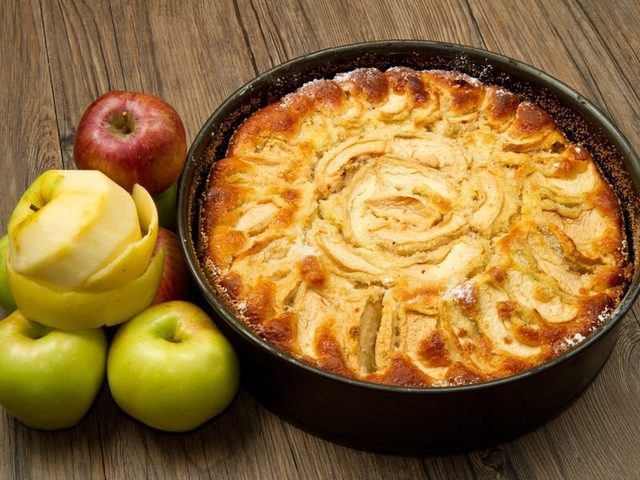 Как приготовить пышную шарлотку? Рецепты шарлотки в духовке