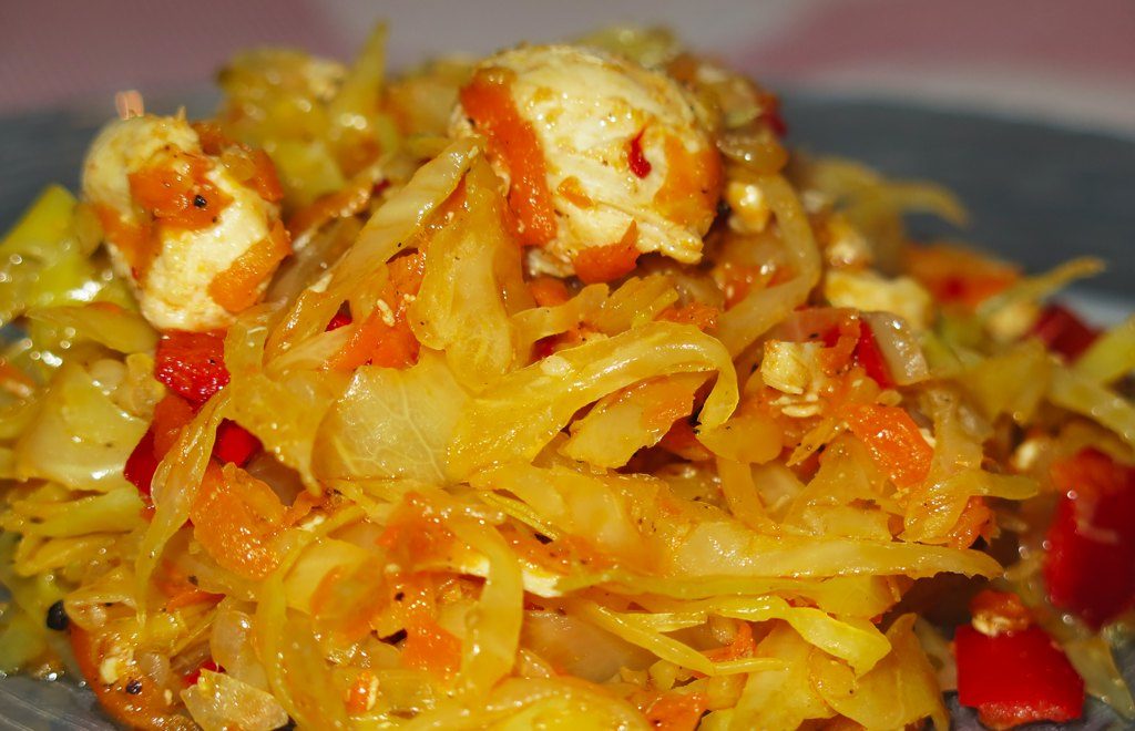 Капуста с куриной грудкой