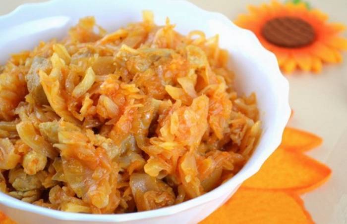 Тушеная капуста с мясом в мультиварке