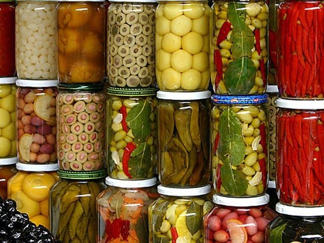 Как приготовить салаты на зиму? Салаты на зиму из огурцов, помидор, моркови, перца
