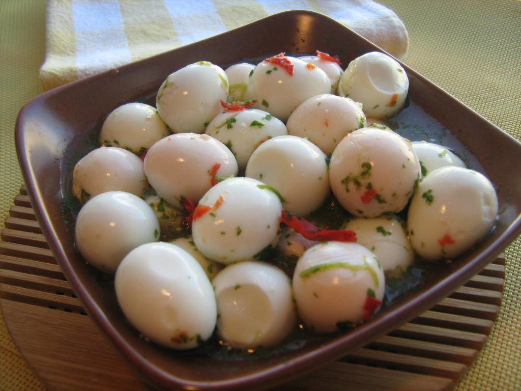Маринованные куриные яйца